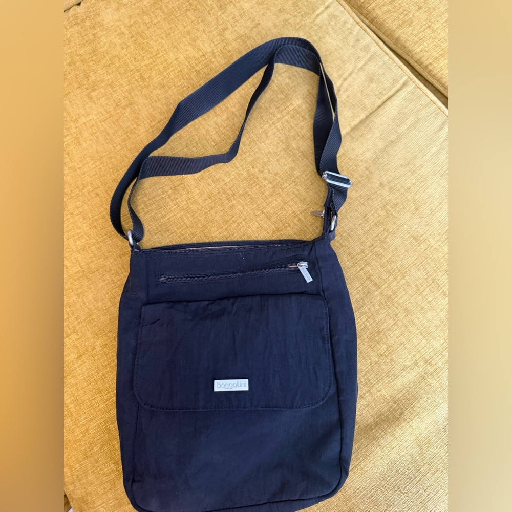 Baggallini Town Crossbody